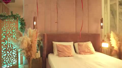 Mia online show from March 18, 5:10 am