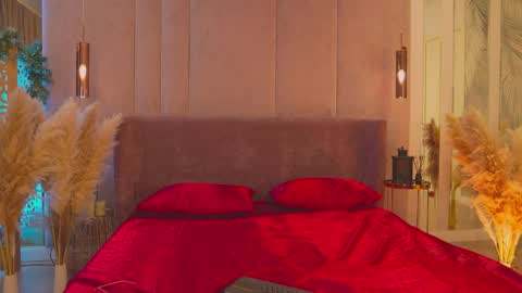 Mia online show from April 2, 5:05 am