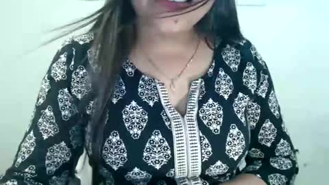 Snapshot of smiley_queen99 chatting on June 7, 2:32 pm smiley online show from June 7, 2:32 pm