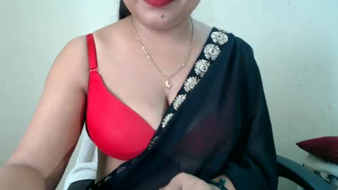 Snapshot of smiley_queen99 chatting on June 21, 2:25 am smiley online show from June 21, 2:25 am