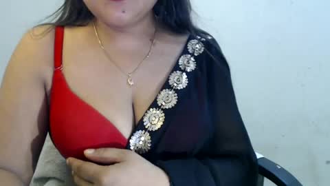 Snapshot of smiley_queen99 chatting on July 11, 2:31 pm smiley online show from July 11, 2:31 pm