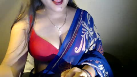 Snapshot of smiley_queen99 chatting on July 13, 5:38 pm smiley online show from July 13, 5:38 pm