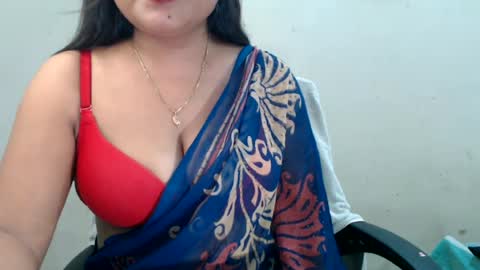 Snapshot of smiley_queen99 chatting on July 14, 12:33 pm smiley online show from July 14, 12:33 pm