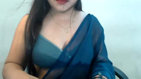 Snapshot of smiley_queen99 chatting on July 25, 6:33 am smiley online show from July 25, 6:33 am