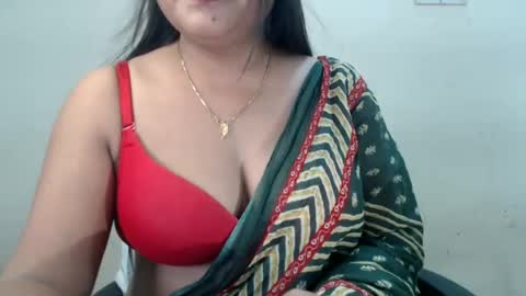 Snapshot of smiley_queen99 chatting on July 26, 8:32 am smiley online show from July 26, 8:32 am
