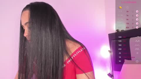 Snapshot of smiling__girl chatting on December 4, 8:40 pm      online show from December 4, 8:40 pm