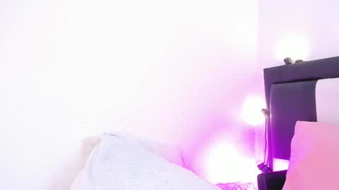 Snapshot of smiling__girl chatting on December 22, 5:42 pm      online show from December 22, 5:42 pm