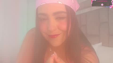 Snapshot of smiling__girl chatting on September 30, 7:41 pm      online show from September 30, 7:41 pm