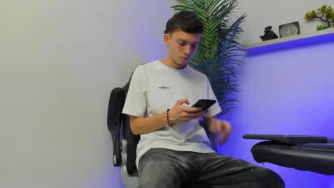Snapshot of smitgrey chatting on December 5, 3:59 am SMIT online show from December 5, 3:59 am