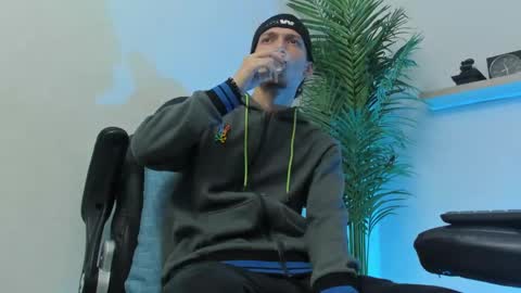 Snapshot of smitgrey chatting on December 7, 6:21 am SMIT online show from December 7, 6:21 am