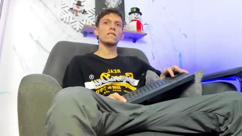 Snapshot of smitgrey chatting on December 29, 8:15 pm SMIT online show from December 29, 8:15 pm