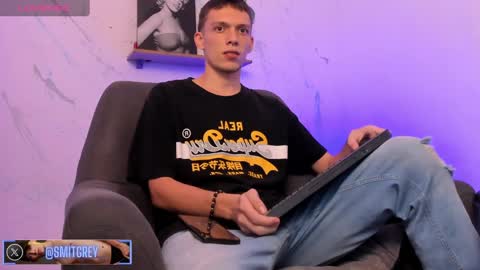 Snapshot of smitgrey chatting on February 19, 11:25 pm SMIT online show from February 19, 11:25 pm