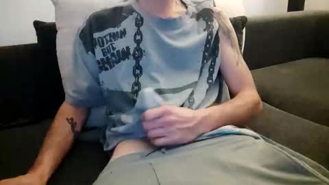 Smokeandwatching online show from December 8, 3:21 am