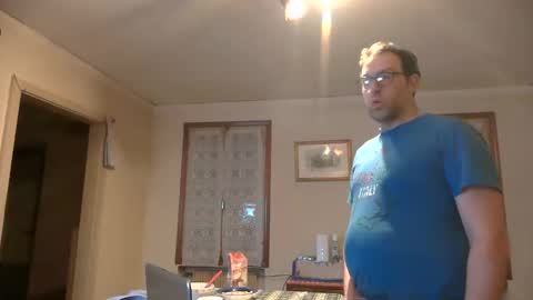 Snapshot of smokered100s chatting on February 17, 9:21 pm luca online show from February 17, 9:21 pm