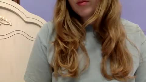 Snapshot of smokeshow3 chatting on December 28, 3:26 am smokeshow3 online show from December 28, 3:26 am