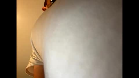 Snapshot of smokeymt420 chatting on January 21, 2:33 am smokeymt420 online show from January 21, 2:33 am