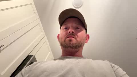 Snapshot of smokeymt420 chatting on October 14, 2:34 am smokeymt420 online show from October 14, 2:34 am