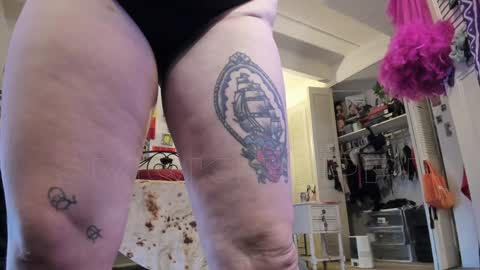 Snapshot of smokihippi chatting on February 4, 7:33 pm Big Dawg online show from February 4, 7:33 pm