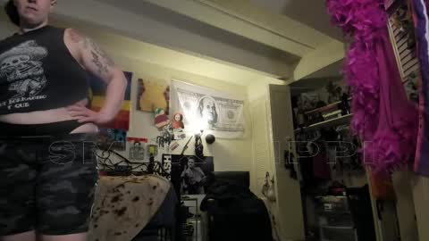 Snapshot of smokihippi chatting on February 11, 8:26 am Big Dawg online show from February 11, 8:26 am