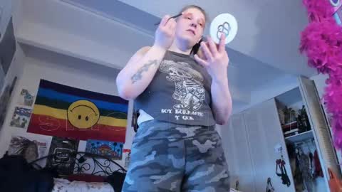 Snapshot of smokihippi chatting on February 11, 6:22 pm Big Dawg online show from February 11, 6:22 pm