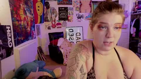 Snapshot of smokihippi chatting on October 3, 10:23 am Big Dawg online show from October 3, 10:23 am