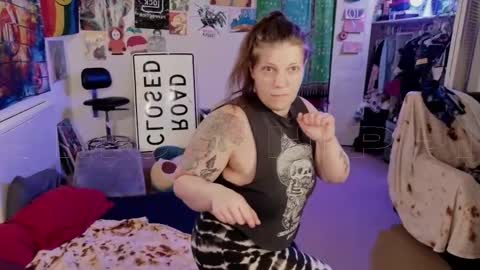 Snapshot of smokihippi chatting on October 10, 7:18 am Big Dawg online show from October 10, 7:18 am