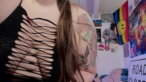 Snapshot of smokihippi chatting on October 18, 12:06 pm Big Dawg online show from October 18, 12:06 pm