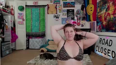 Snapshot of smokihippi chatting on November 1, 1:29 am Big Dawg online show from November 1, 1:29 am