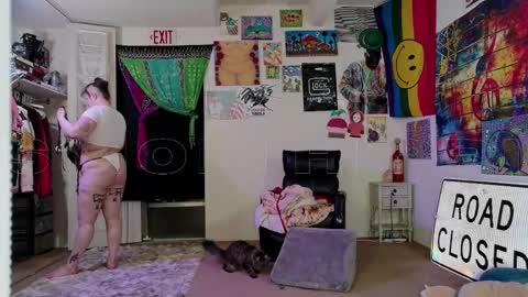 Snapshot of smokihippi chatting on November 7, 11:10 am Big Dawg online show from November 7, 11:10 am