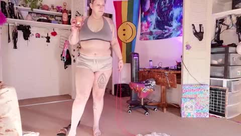 Snapshot of smokihippi chatting on November 13, 10:19 pm Big Dawg online show from November 13, 10:19 pm