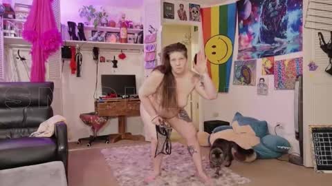 Snapshot of smokihippi chatting on November 17, 3:34 am Big Dawg online show from November 17, 3:34 am