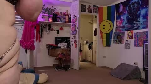 Snapshot of smokihippi chatting on November 28, 4:42 pm Big Dawg online show from November 28, 4:42 pm