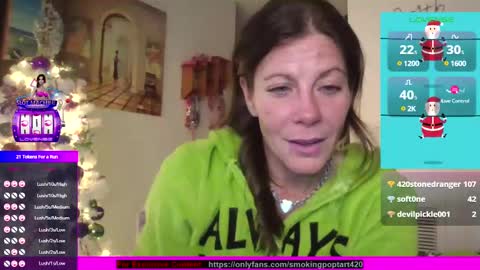 Snapshot of smokingpoptart420 chatting on December 17, 12:56 am WaterbongBarbie online show from December 17, 12:56 am