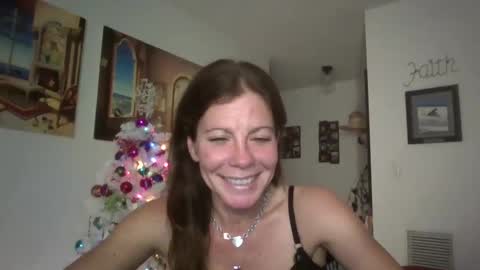 Snapshot of smokingpoptart420 chatting on December 28, 4:30 am WaterbongBarbie online show from December 28, 4:30 am