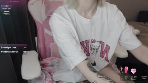 Snapshot of smokykira chatting on March 2, 2:41 am Kira online show from March 2, 2:41 am