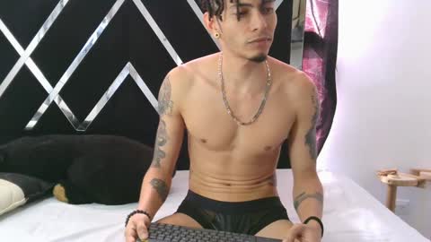 Snapshot of smooke_skinny chatting on January 9, 2:40 pm Daniel Aston online show from January 9, 2:40 pm