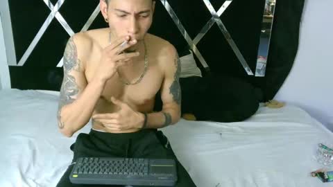 Snapshot of smooke_skinny chatting on January 10, 12:59 am Daniel Aston online show from January 10, 12:59 am