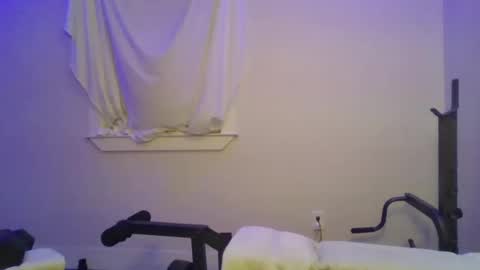 Snapshot of smooth985092 chatting on December 5, 3:04 am smoothmusclecam online show from December 5, 3:04 am