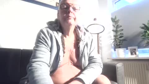 smoothy5460 online show from January 2, 7:44 am