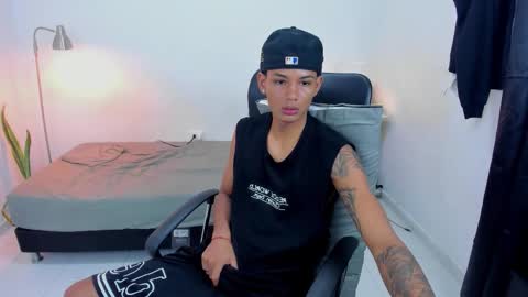 snak_master1 online show from October 7, 2:14 pm