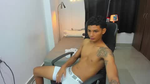 snak_master1 online show from November 7, 4:18 pm