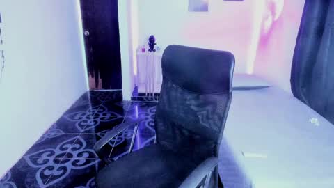 snak_master1 online show from April 12, 8:47 pm