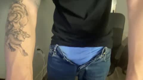 Snapshot of sneaky_dees653312 chatting on November 13, 6:23 am softcockgenius online show from November 13, 6:23 am