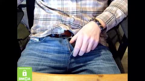 Sneakybill online show from February 18, 9:09 pm