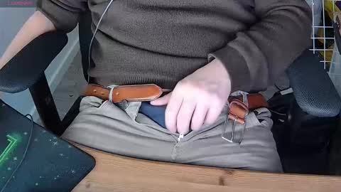 Sneakybill online show from December 14, 10:58 pm