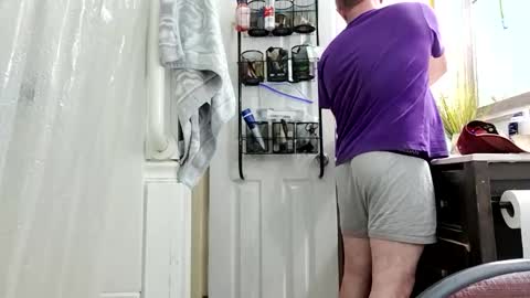 sneakypeteyo1 online show from April 6, 3:15 am