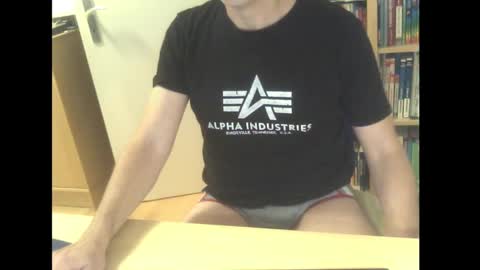 Snapshot of sneaxfreund chatting on December 8, 11:51 pm sneaxfreund online show from December 8, 11:51 pm