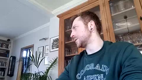 Snapshot of snoecks chatting on February 25, 10:25 am snoecks online show from February 25, 10:25 am