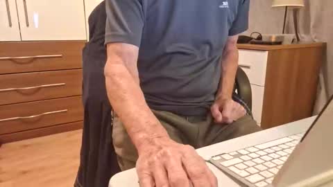 Snapshot of snooty05 chatting on October 7, 6:16 pm Snooty online show from October 7, 6:16 pm