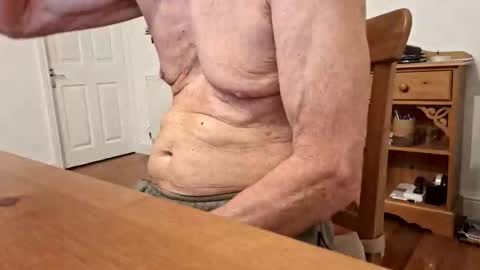 Snapshot of snooty05 chatting on October 17, 8:55 pm Snooty online show from October 17, 8:55 pm